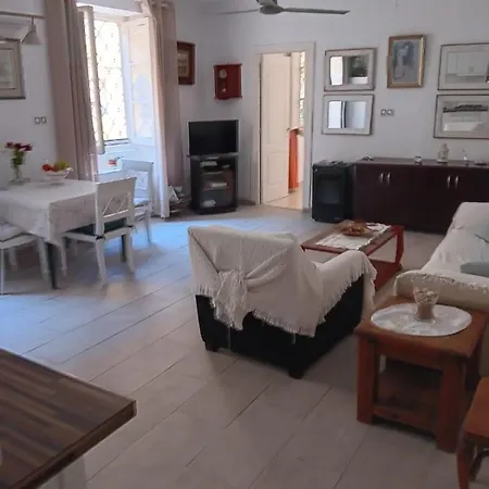 Alex And Renate Apartment